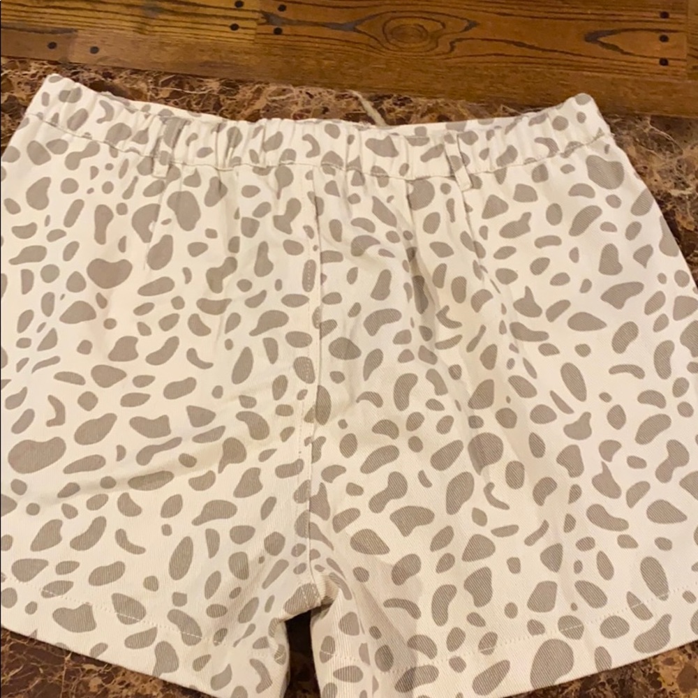 Shorts - Picture 2 of 3